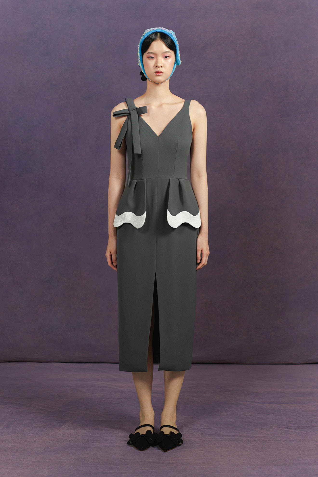 QUIVER Dress in Dark Grey/Crinkled White