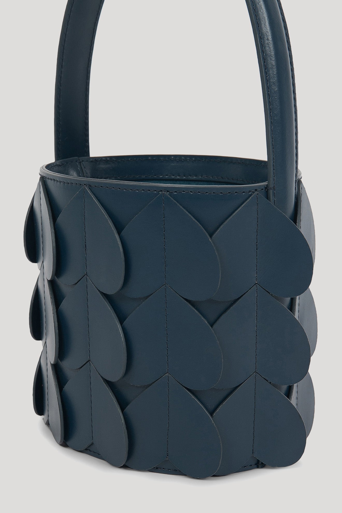 WHIRLPOOL Bucket Bag in Marine