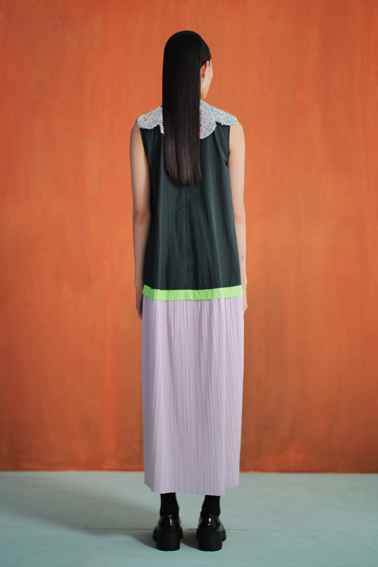 COMPOSER Dress in Forest Green/Lilac Pleats