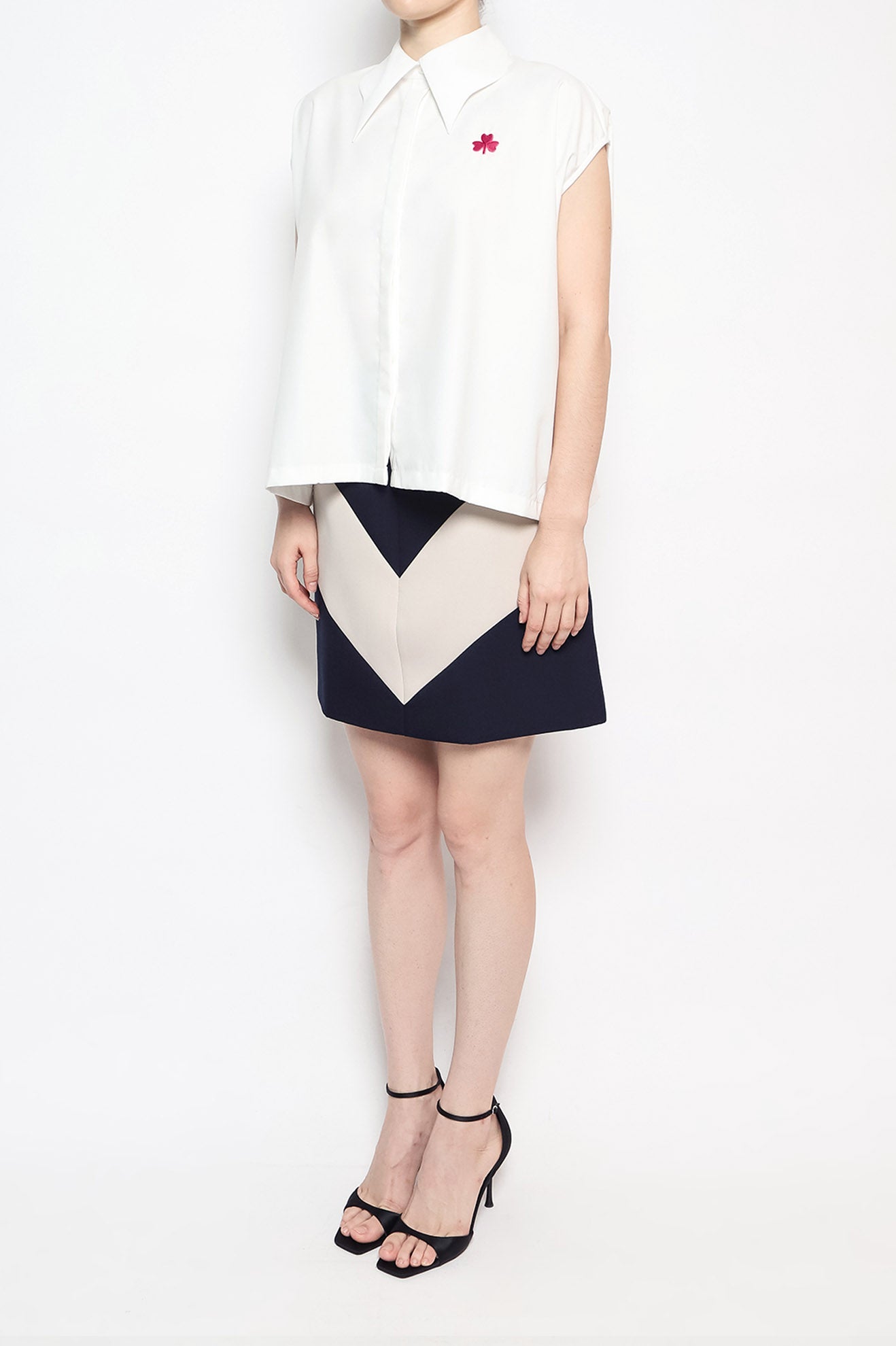 CYCLIC Top in Fuchsia Logo