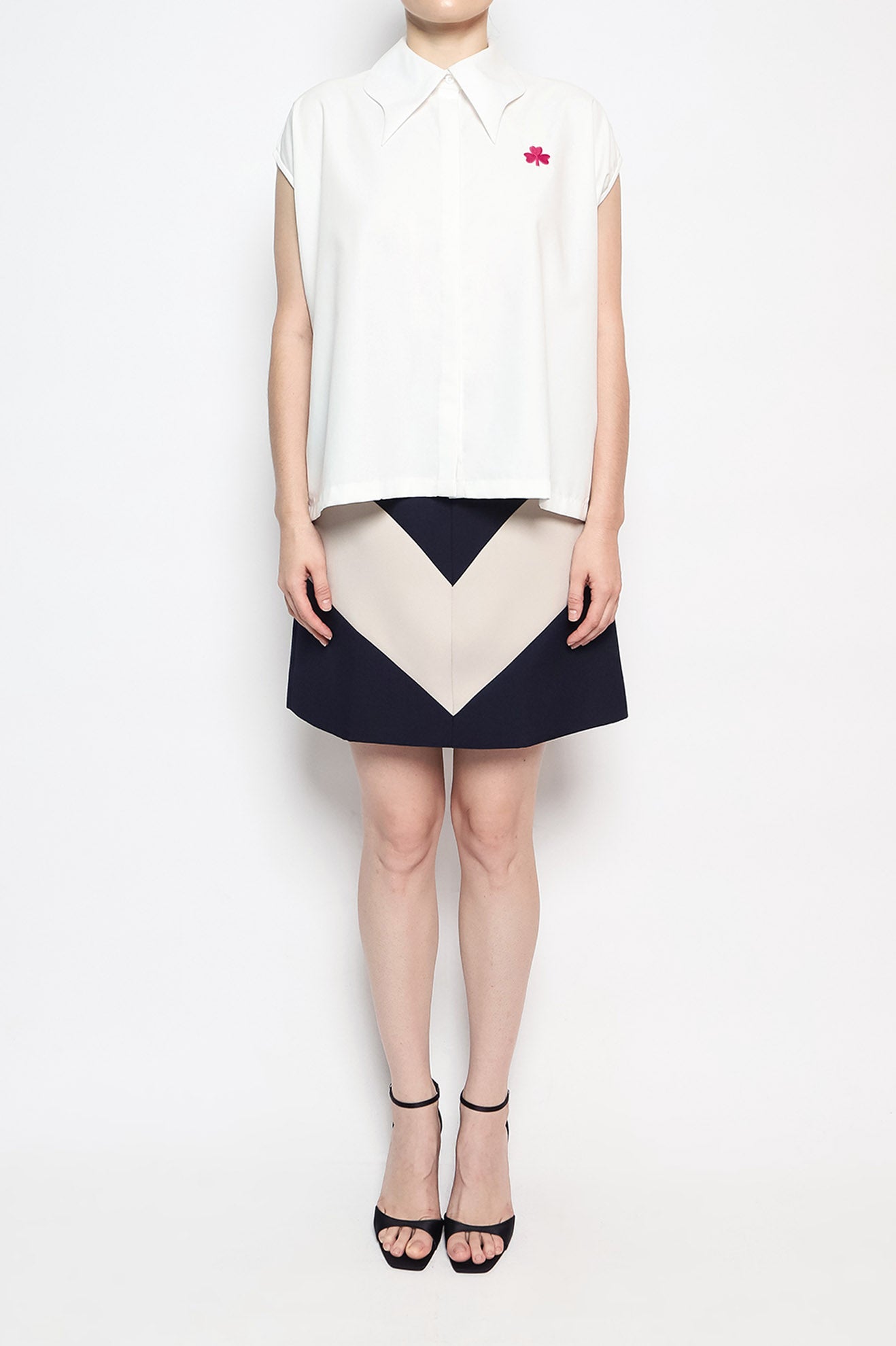 CYCLIC Top in Fuchsia Logo