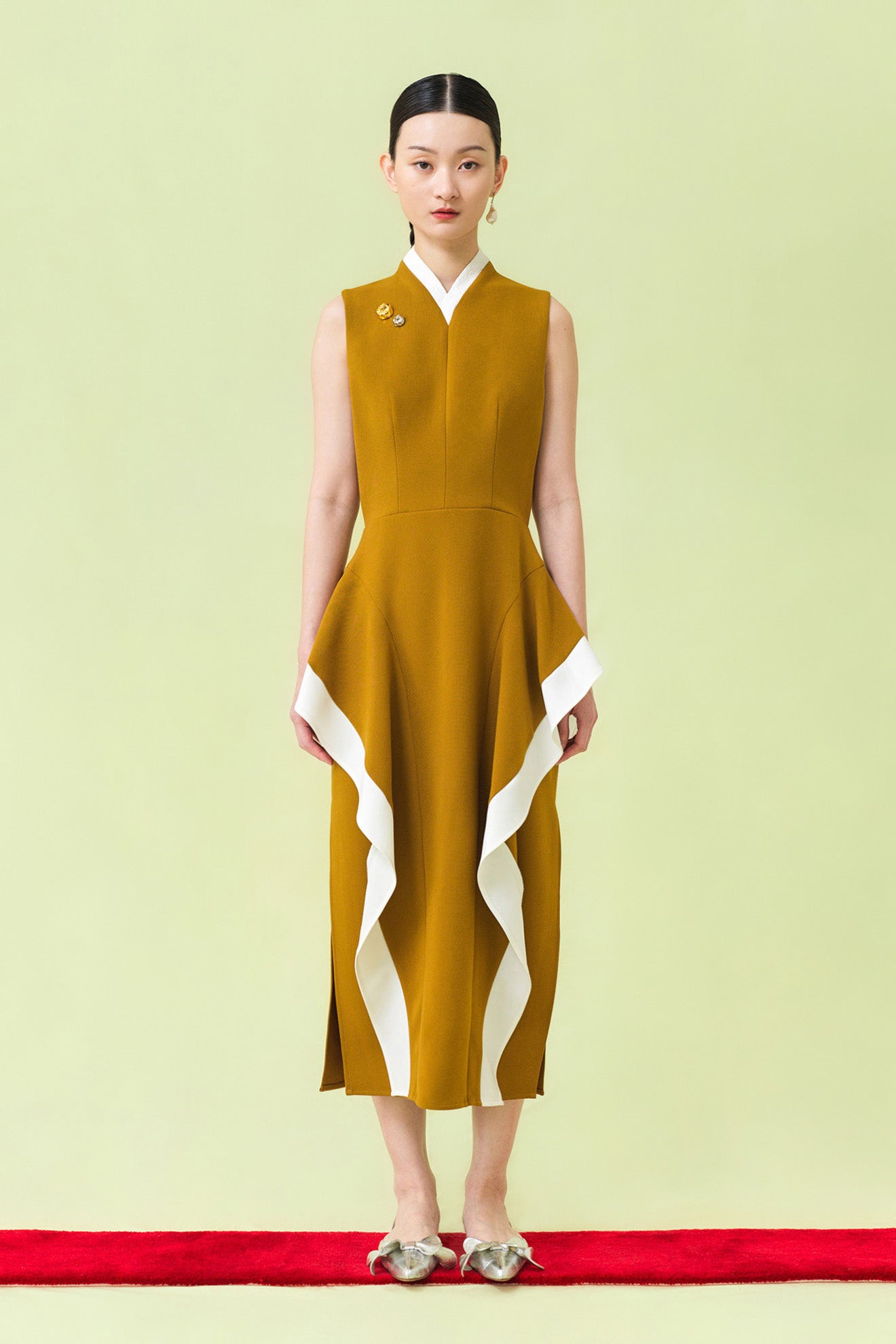 HIBARI Dress in Ochre Brown/White