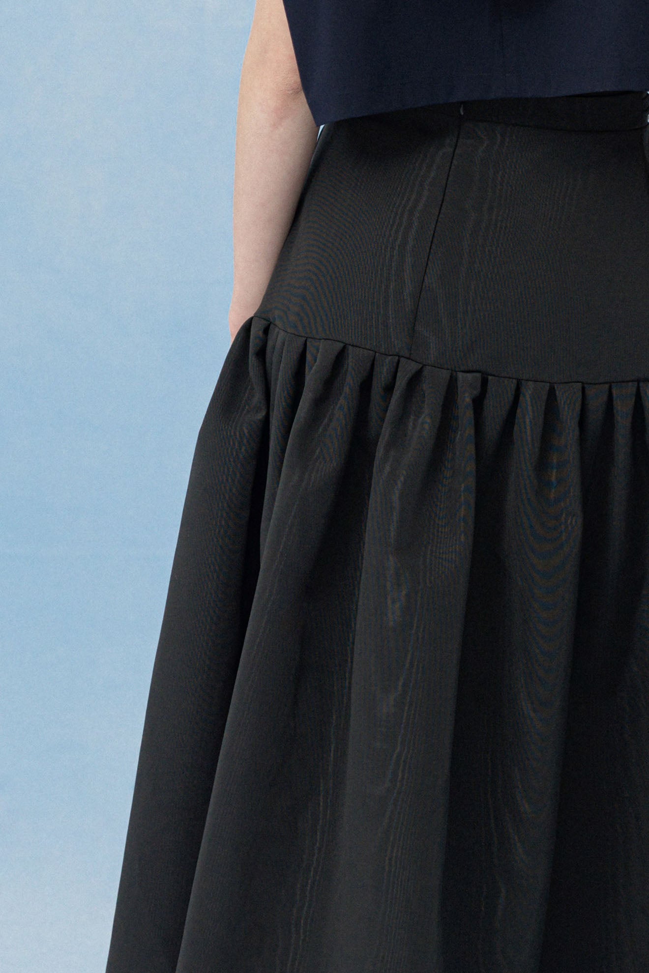 MIDGUT Skirt in Black