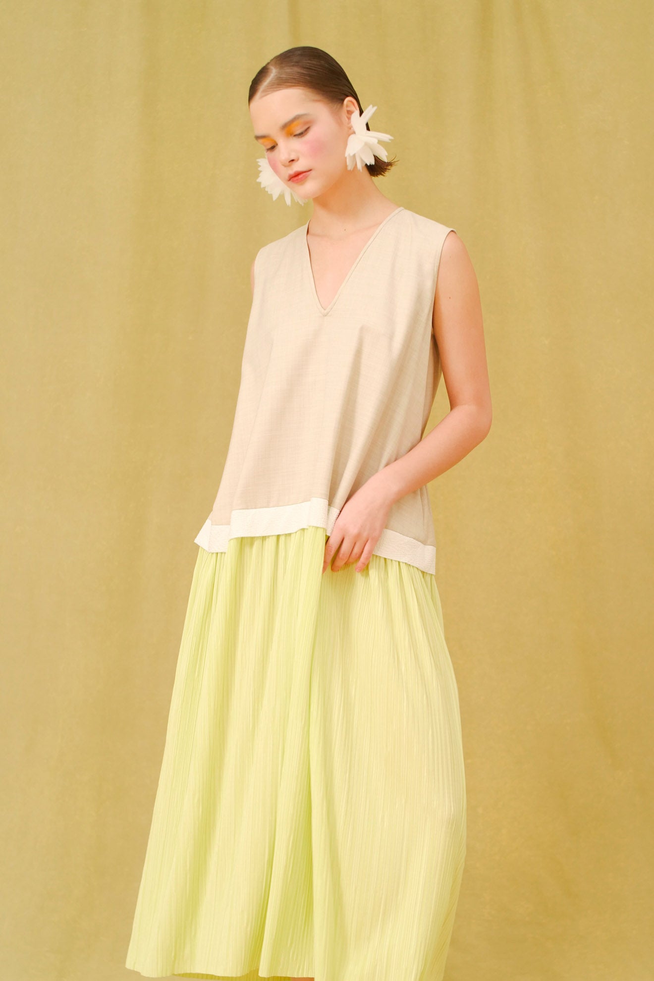 MOCHI Dress in Light Beige/Neon Yellow