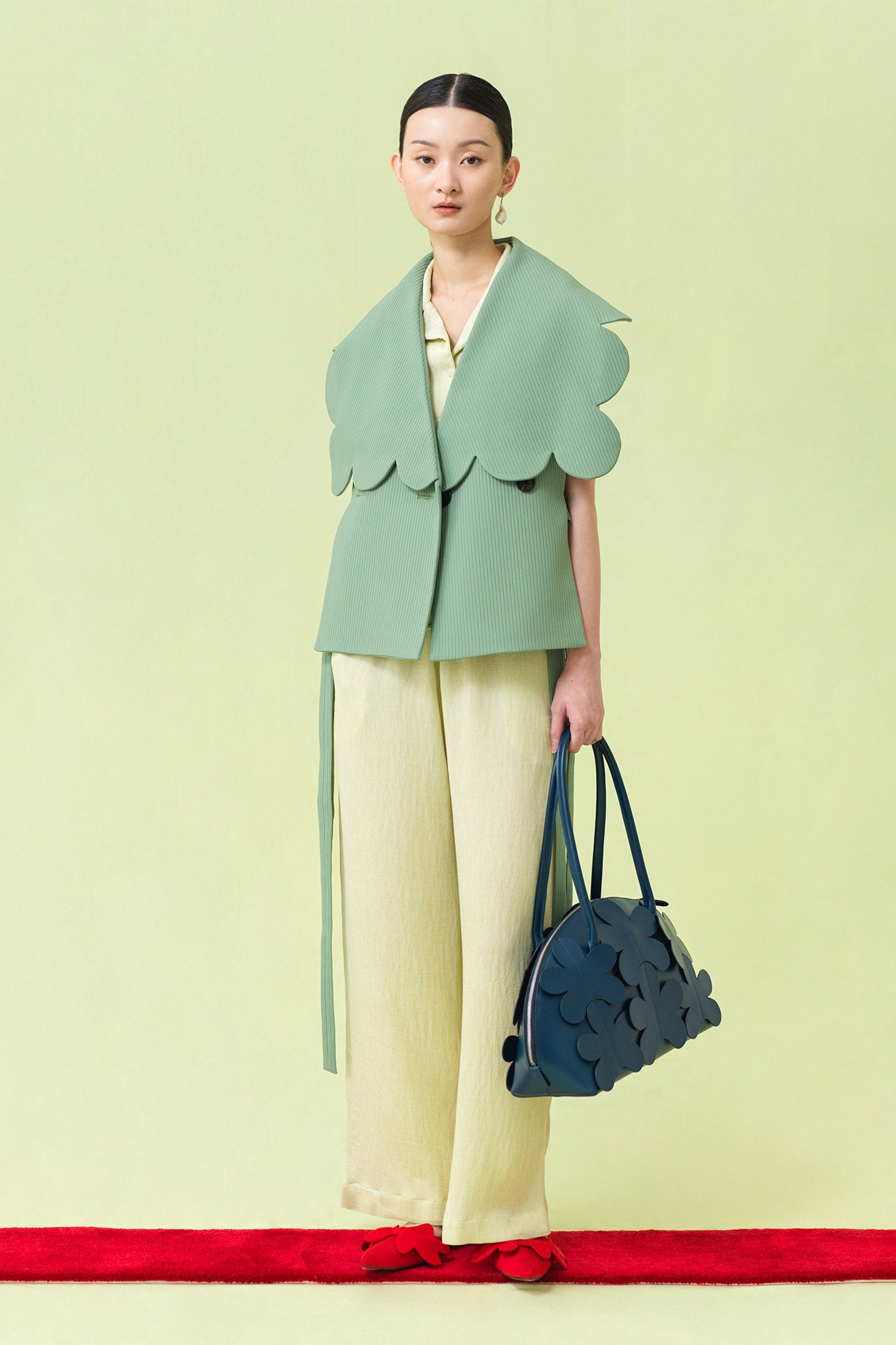 NASHI Vest in Moss Green