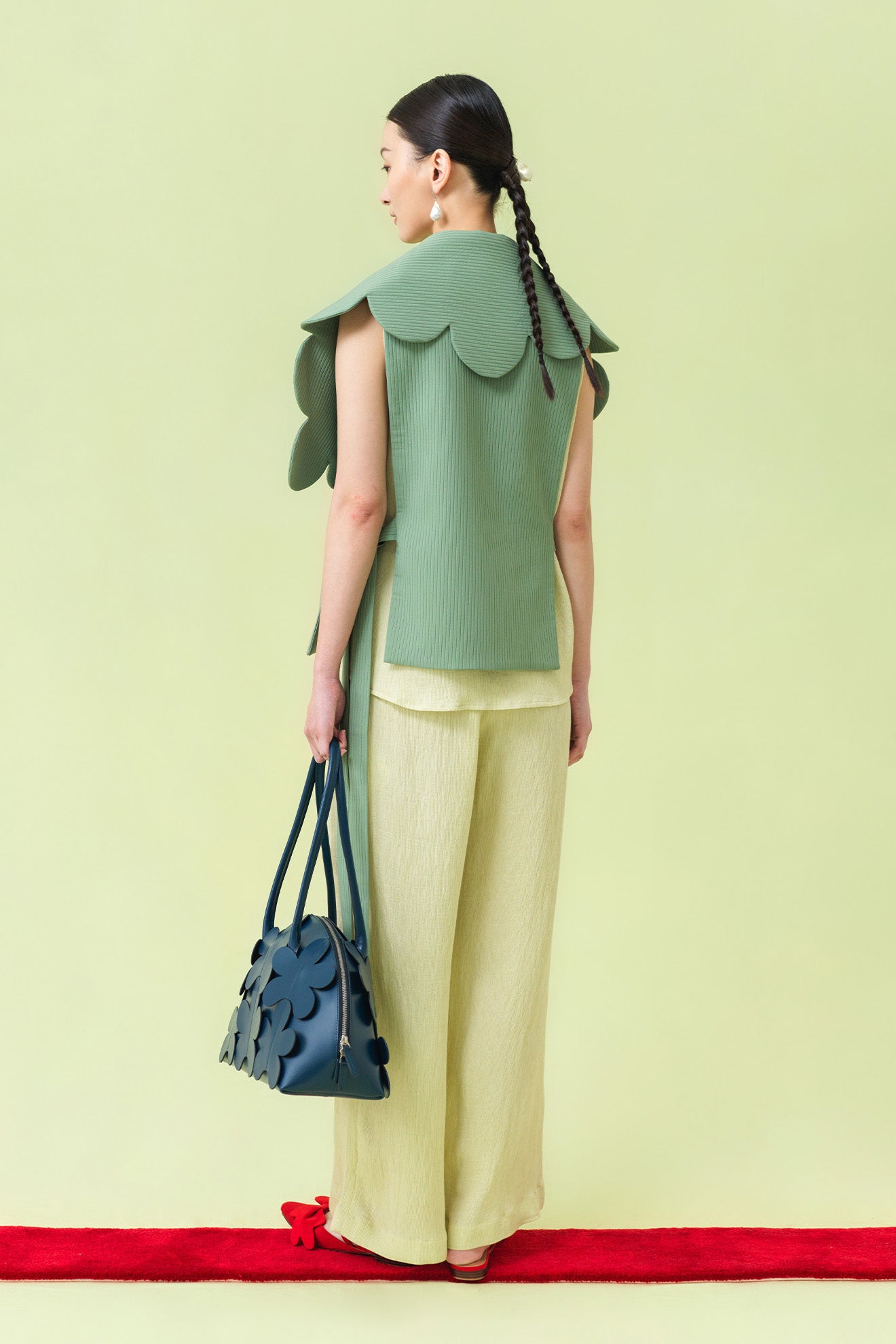 NASHI Vest in Moss Green